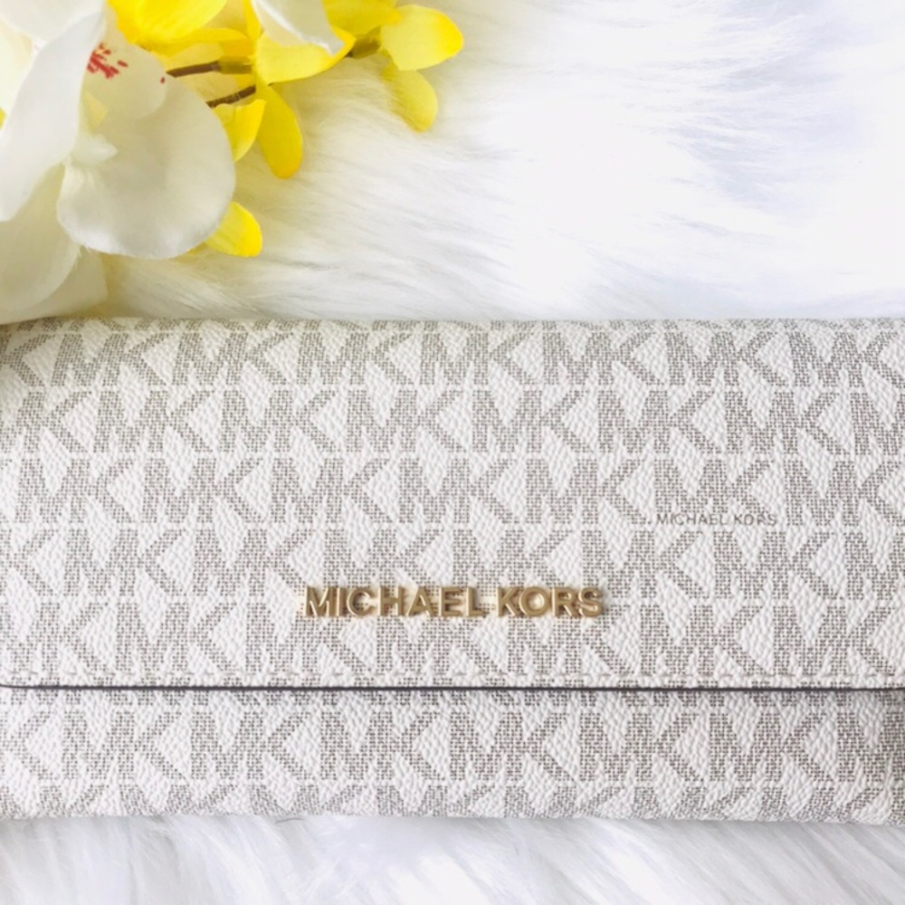 MICHAEL KORS LARGE TRIFOLD WALLET VANILLA LEATHER - Picture 1 of 8